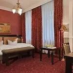Myer's Hotel 4*
