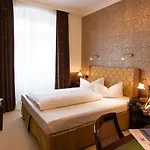 Myer's Hotel 4*