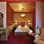 Myer's Hotel 4*