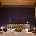 Hotel Myer's
