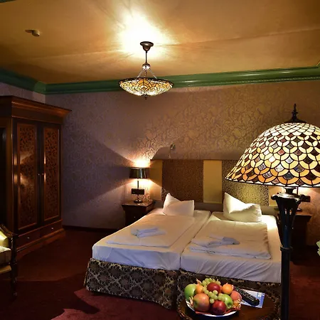 Myer's Hotel